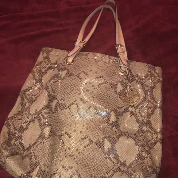 Authentic Michael Kors Purse - Picture 1 of 3